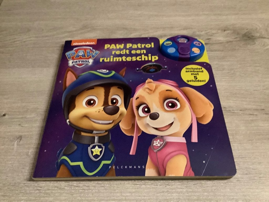 Livre de lecture Paw Patrol Rescue a Spaceship, Livre à déplier, à toucher ou à découvrir, Enlèvement ou Envoi, Spinmaster, Comme neuf
