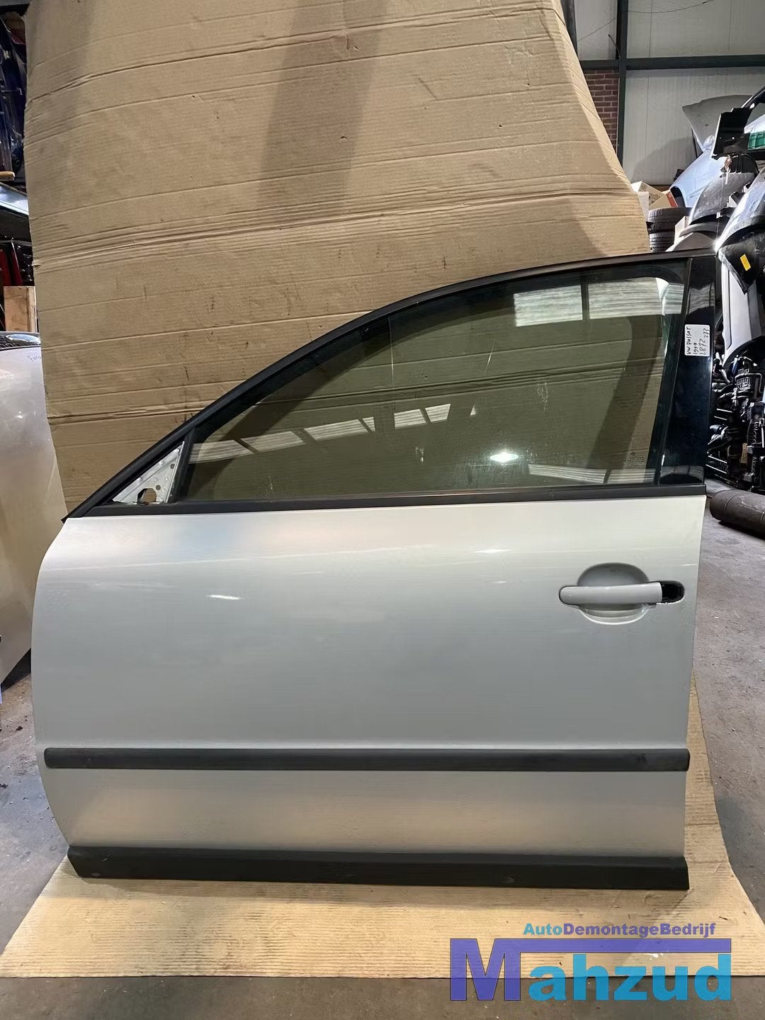 VOLKSWAGEN PASSAT 3B2 grijs LB7Z linker voor deur portier, Gebruikt, Volkswagen AG, Vw@volkswagen.de, Berliner Ring 2
38440  Wolfsburg, DE