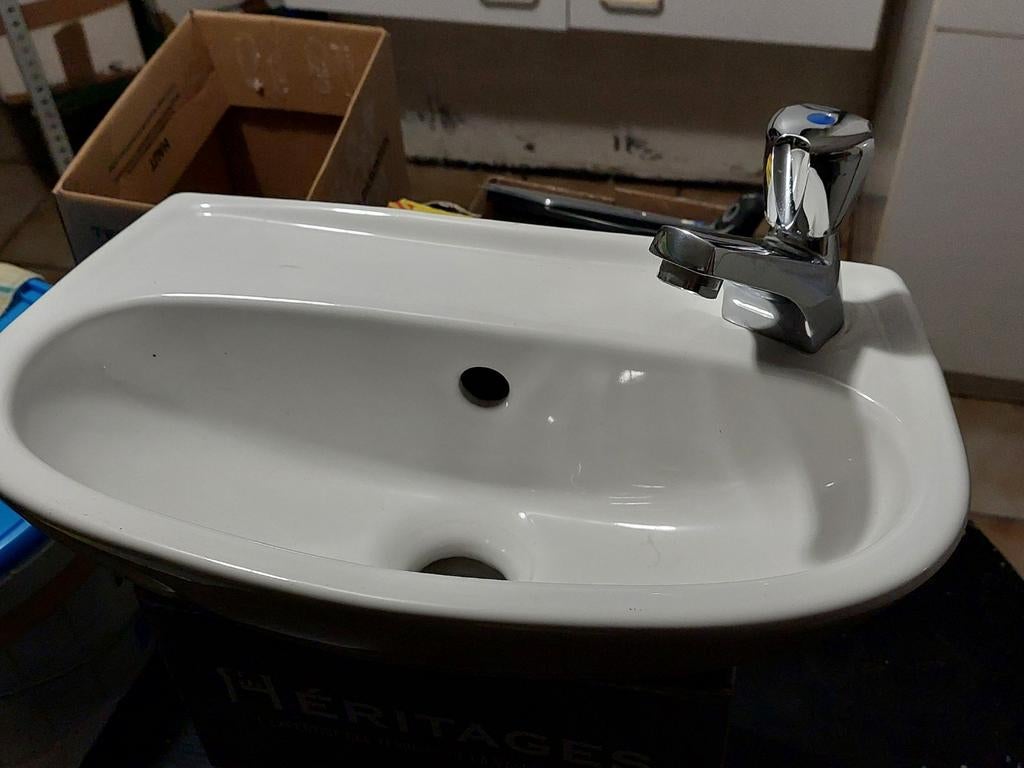 Lave mains avec robinet, Enlèvement, Robinet