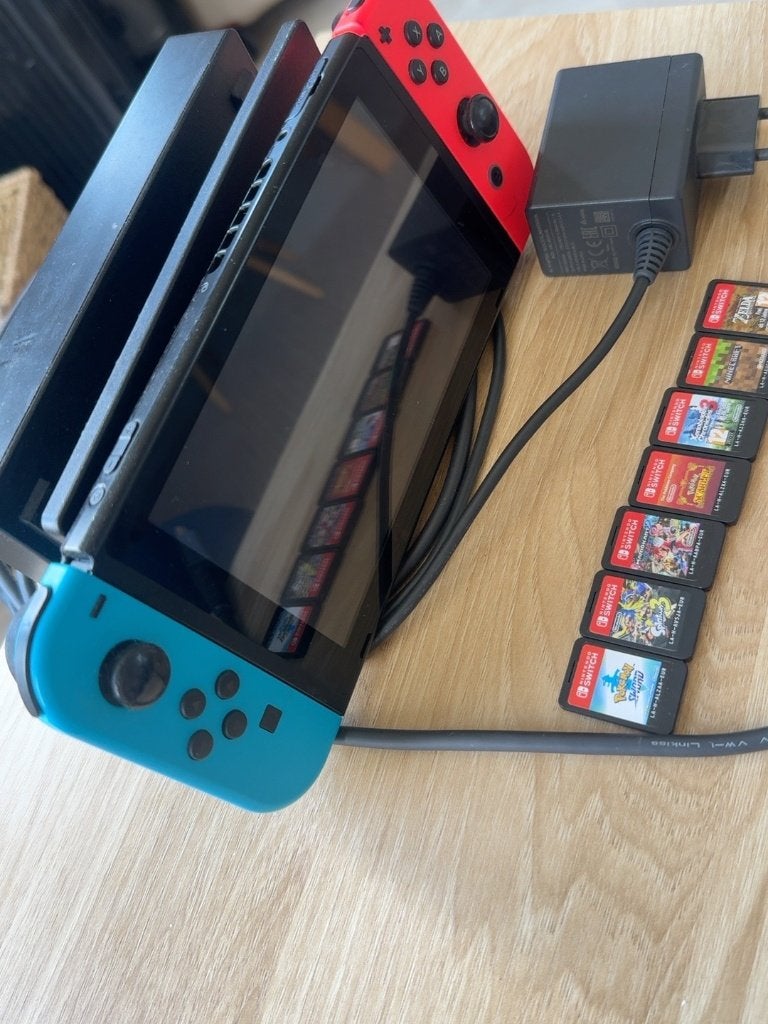 Nintendo Switch, Met games, Met 2 controllers, Zo goed als nieuw, Ophalen