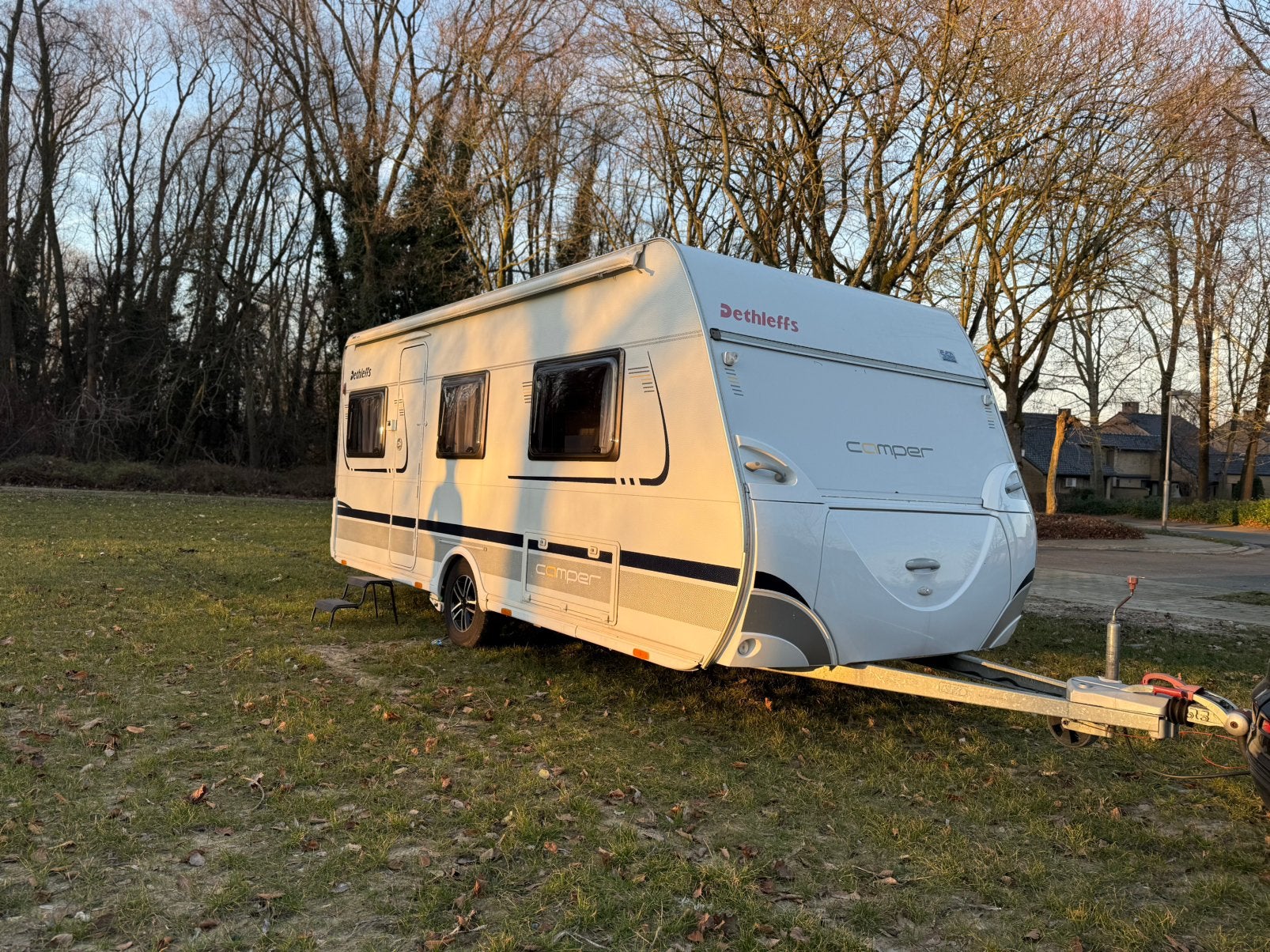 TE HUUR - Moderne Caravan - 4pl - Mover & Airco, Vast bed, Dethleffs, Overige, Airco