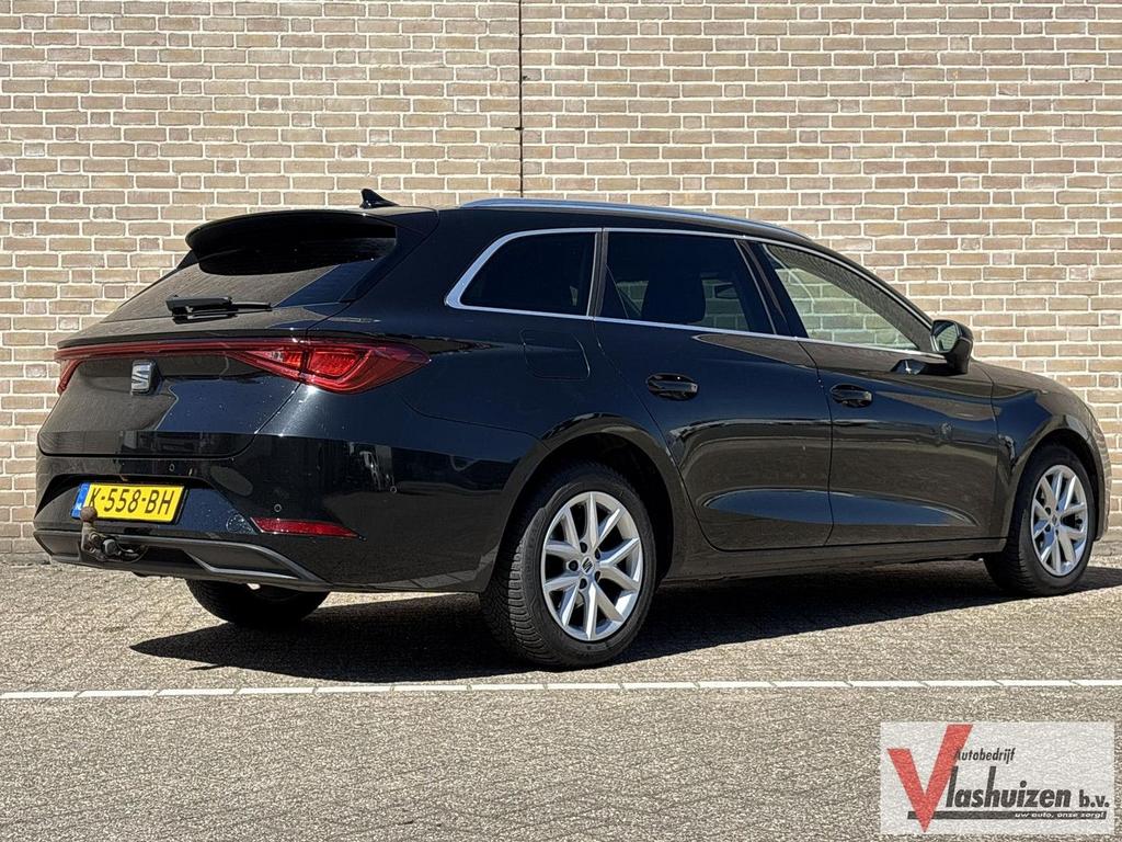 Seat Leon Sportstourer 1.5 TSI Style Launch Edition | € 7.40, Auto's, Seat, Leon, Zwart, Bedrijf, Grijs