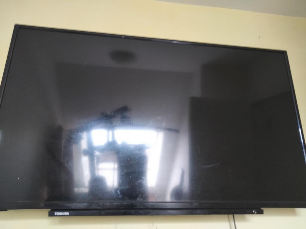 40 inch Toshiba geen voet meer  voor de rest compleet, Audio, Tv en Foto, Televisies, Ophalen