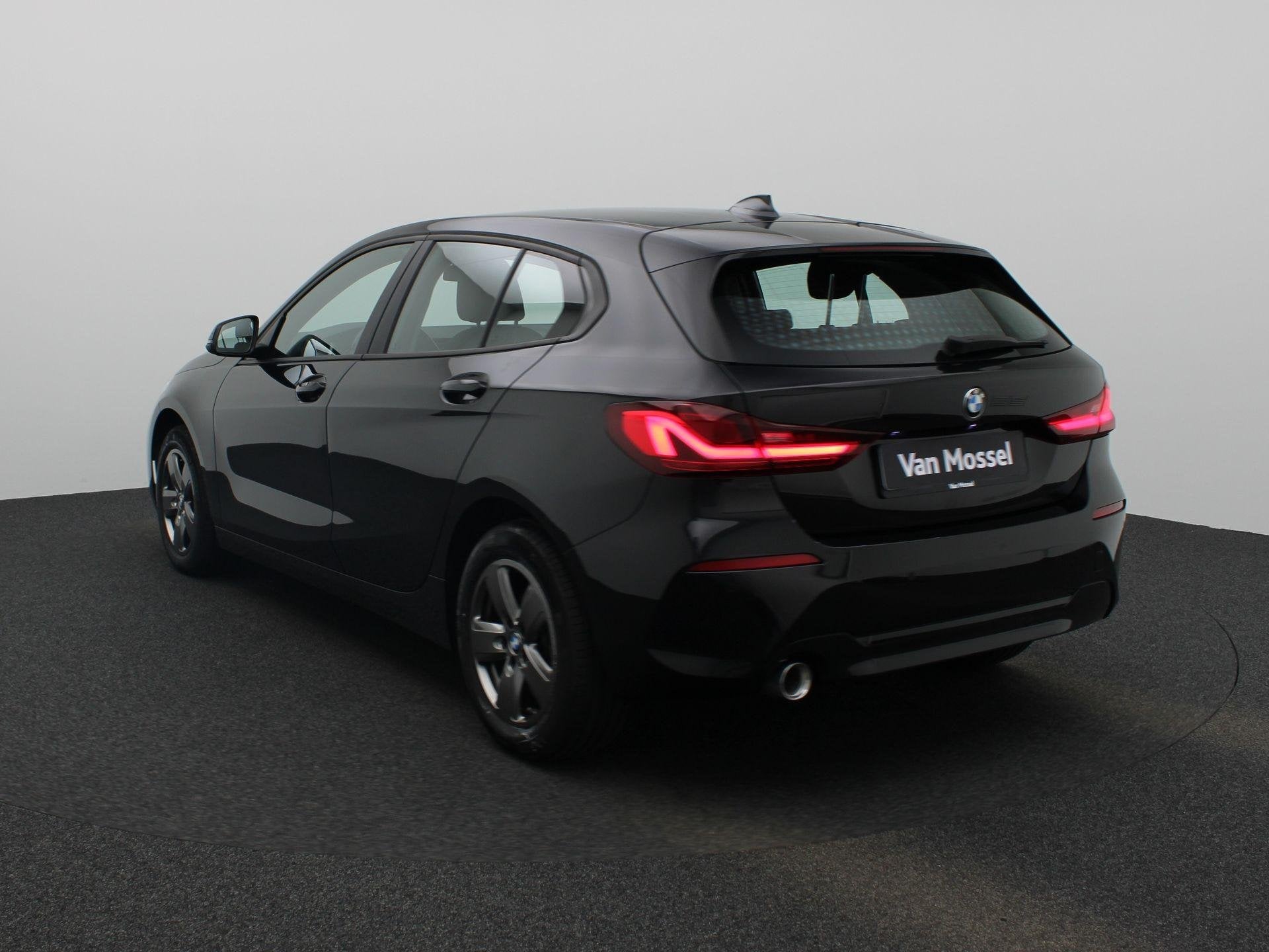 BMW 1 Reeks Hatch 116dA (85 kW) PDC V + A| Cruise control| A, Autos, BMW, 121 g/km, Entreprise, 116 ch, 5 portes