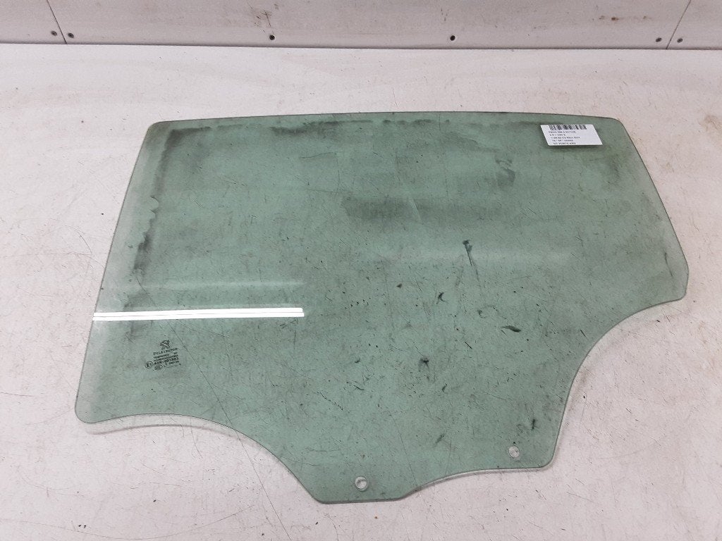 VITRE ARRIERE GAUCHE Peugeot 208 I (CA / CC / CK / CL), Kontakt-peugeot@peugeot.com, Utilisé, Peugeot Deutschland GmbH, Bahnhofsplatz
65423  Rüsselsheim, DE