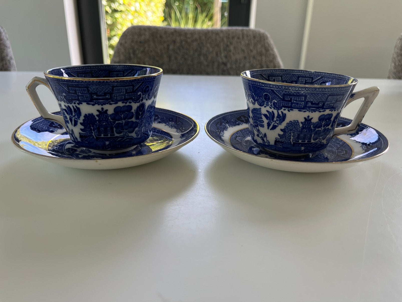 set 2 koffietassen+ schoteltjes Willow Victoria Fenton porc., Ophalen