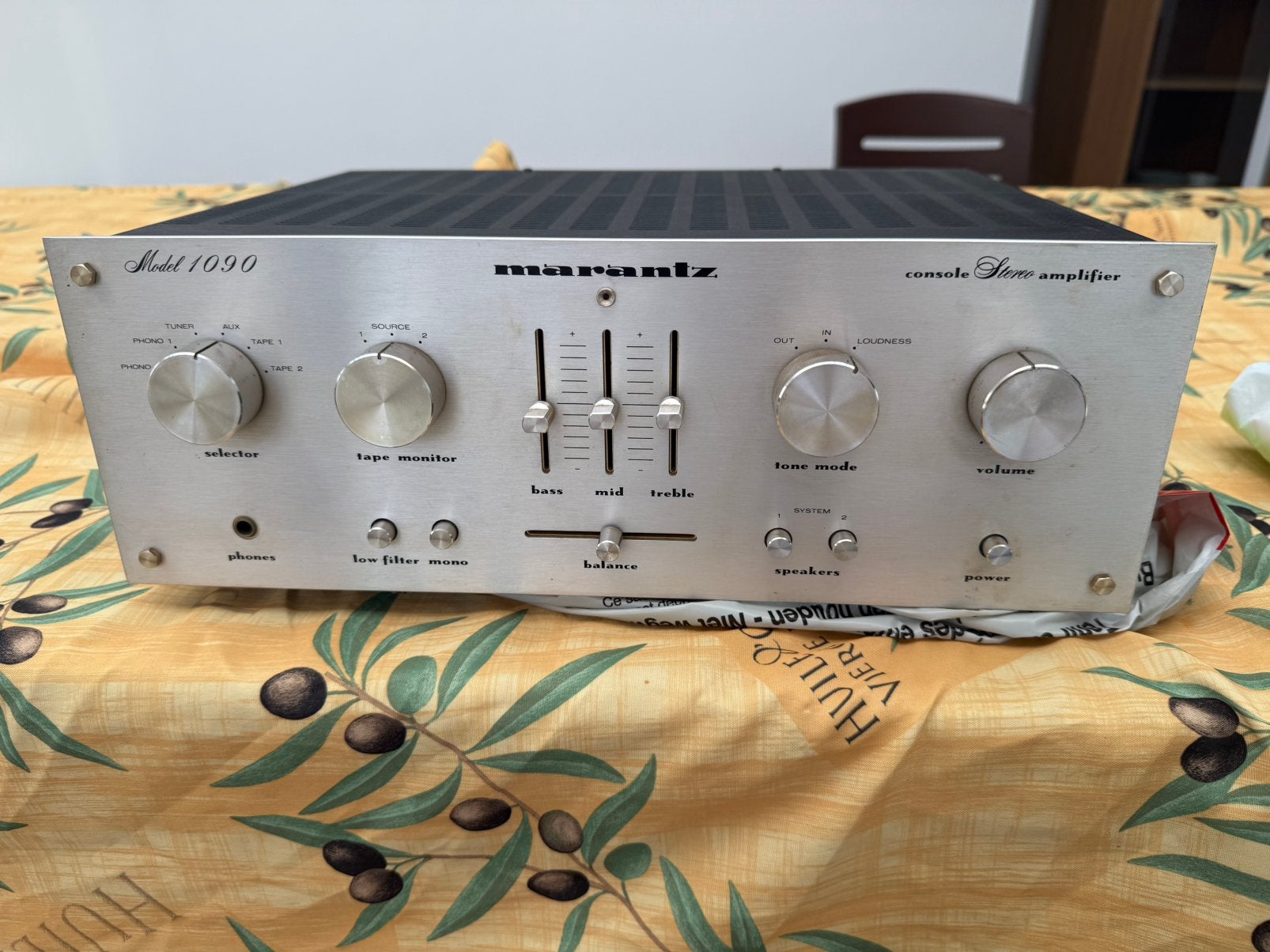 Ampli marantz 1090, TV, Hi-fi & Vidéo, Amplificateurs & Ampli-syntoniseurs, Enlèvement, Comme neuf, Marantz