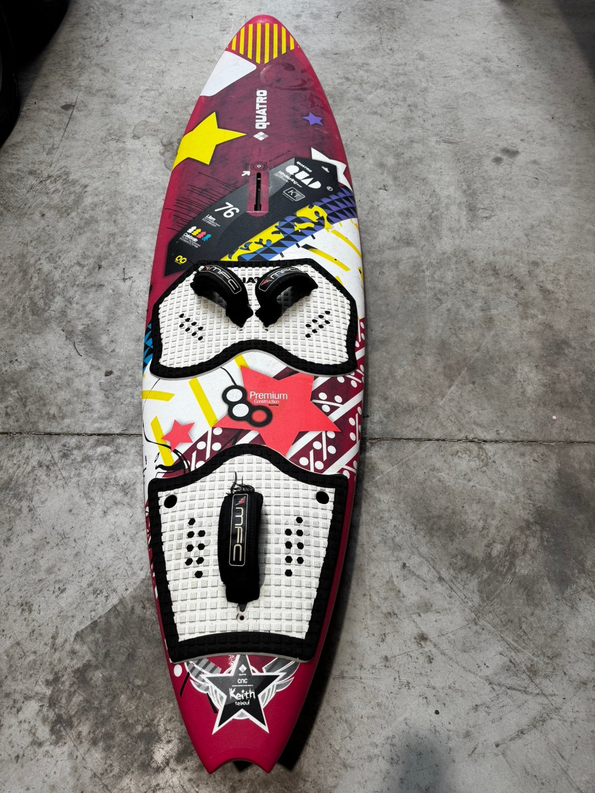 Windsurfplank Quatro 76l, Watersport en Boten, Windsurfen, Ophalen, Zo goed als nieuw, Met vin(nen)