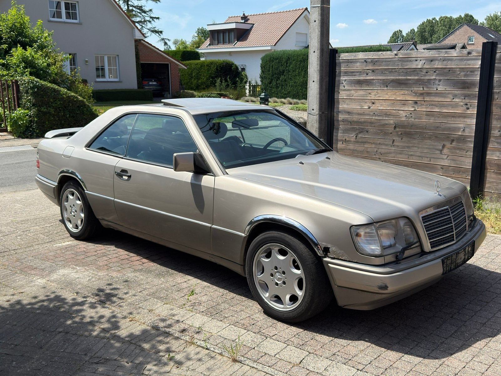 Mercedes E 320 Coupé Oldtimer 1993, Auto's, Mercedes-Benz, Automaat, Achterwielaandrijving, Zwart, Leder