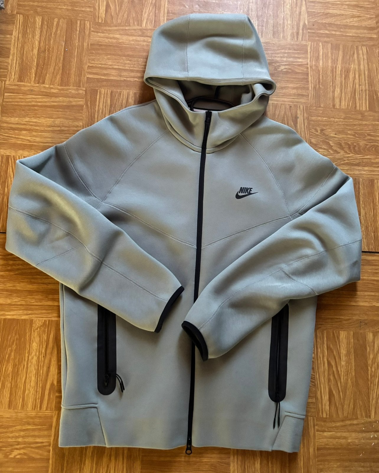 Sweat à capuche en polaire Nike Tech, Enlèvement ou Envoi, Neuf, Taille 48/50 (M), Gris