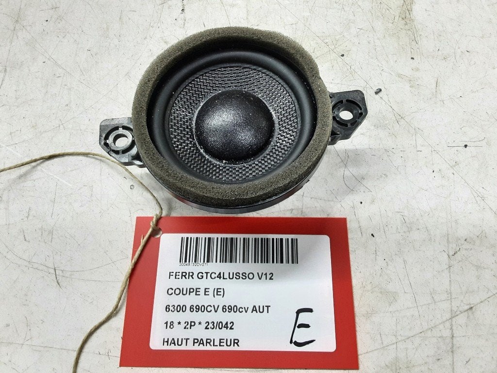 LUIDSPREKER Ferrari GTC4 Lusso (01-2016/-) (324658), Gebruikt, Mevr. I. Hauben, Ferrari, Rue de l'Espoir 34 34
4030  GRIVEGNÉE, BE