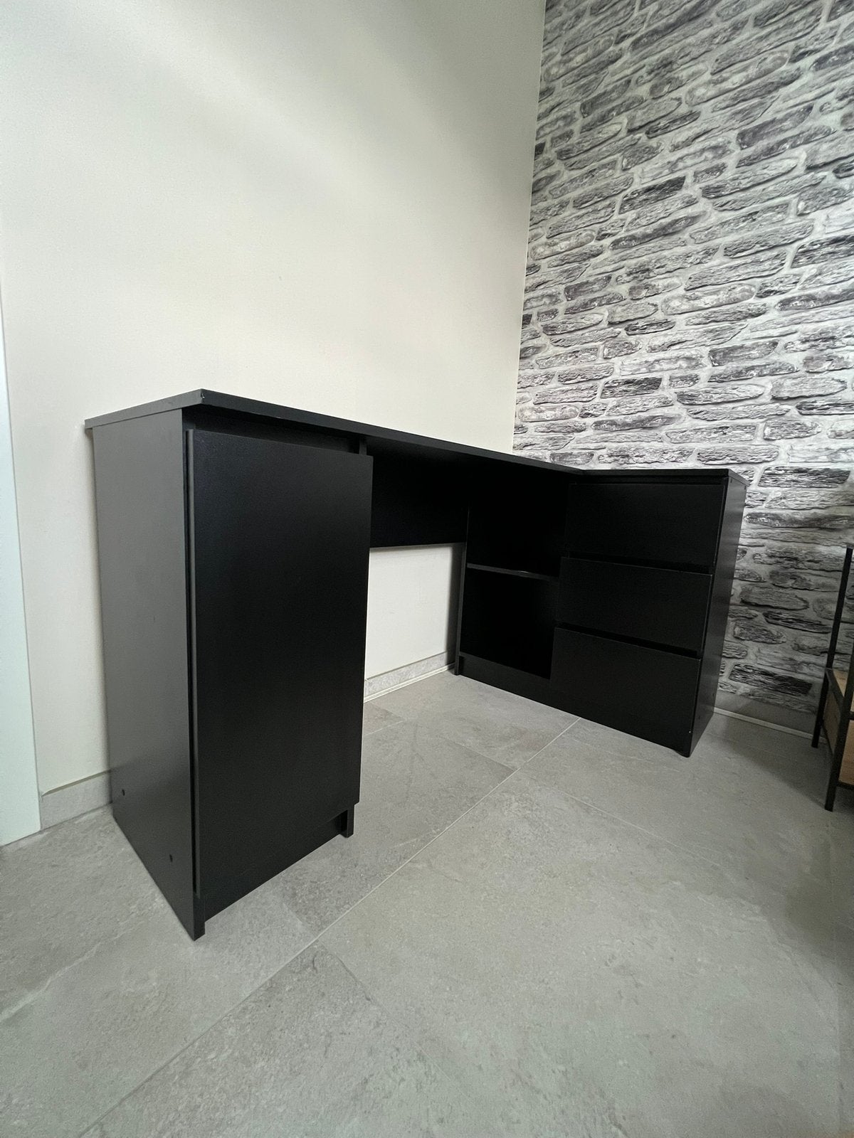 Zwart hoekbureau / L-vorm bureau met lades – modern design, Huis en Inrichting, Bureaus, Zo goed als nieuw, Hoekbureau, Modern
