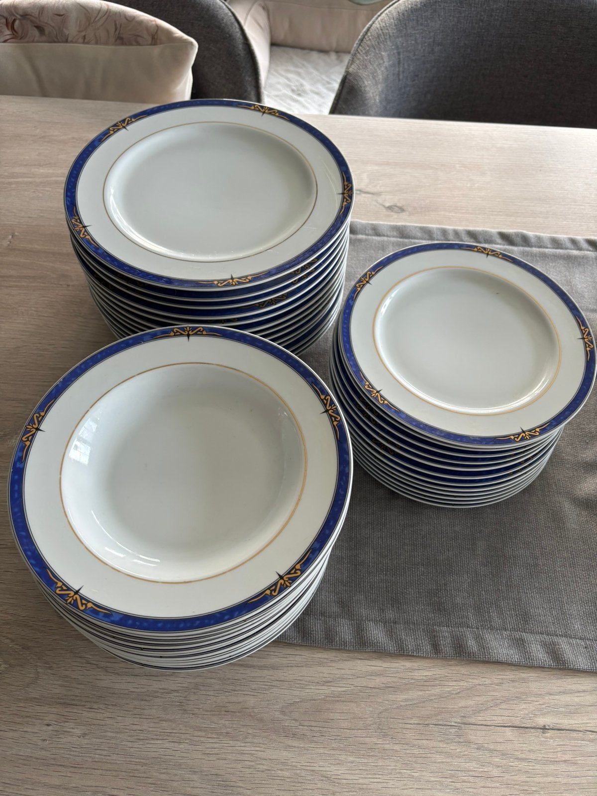 Servies te koop!, Ophalen