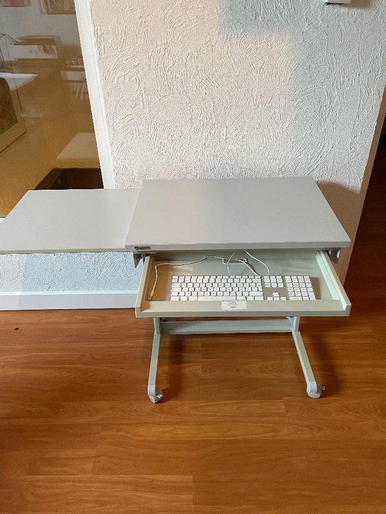 table - bureau pour ordinateur, Enlèvement, Comme neuf, Réglable en hauteur