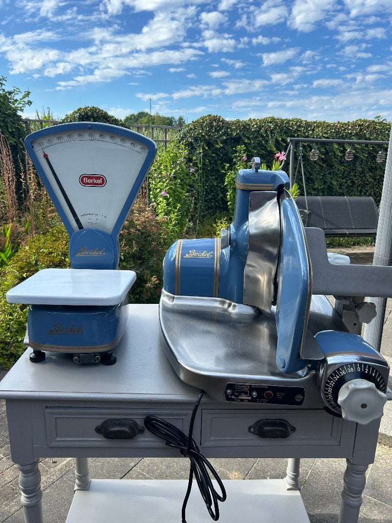 Brocante blauwe Berkel 834 snijmachine met  weegschaal, Ophalen, Zo goed als nieuw