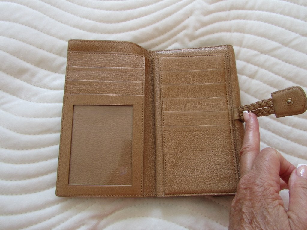 DELVAUX Portefeuille CAMILLE muscade siglé, Verzenden