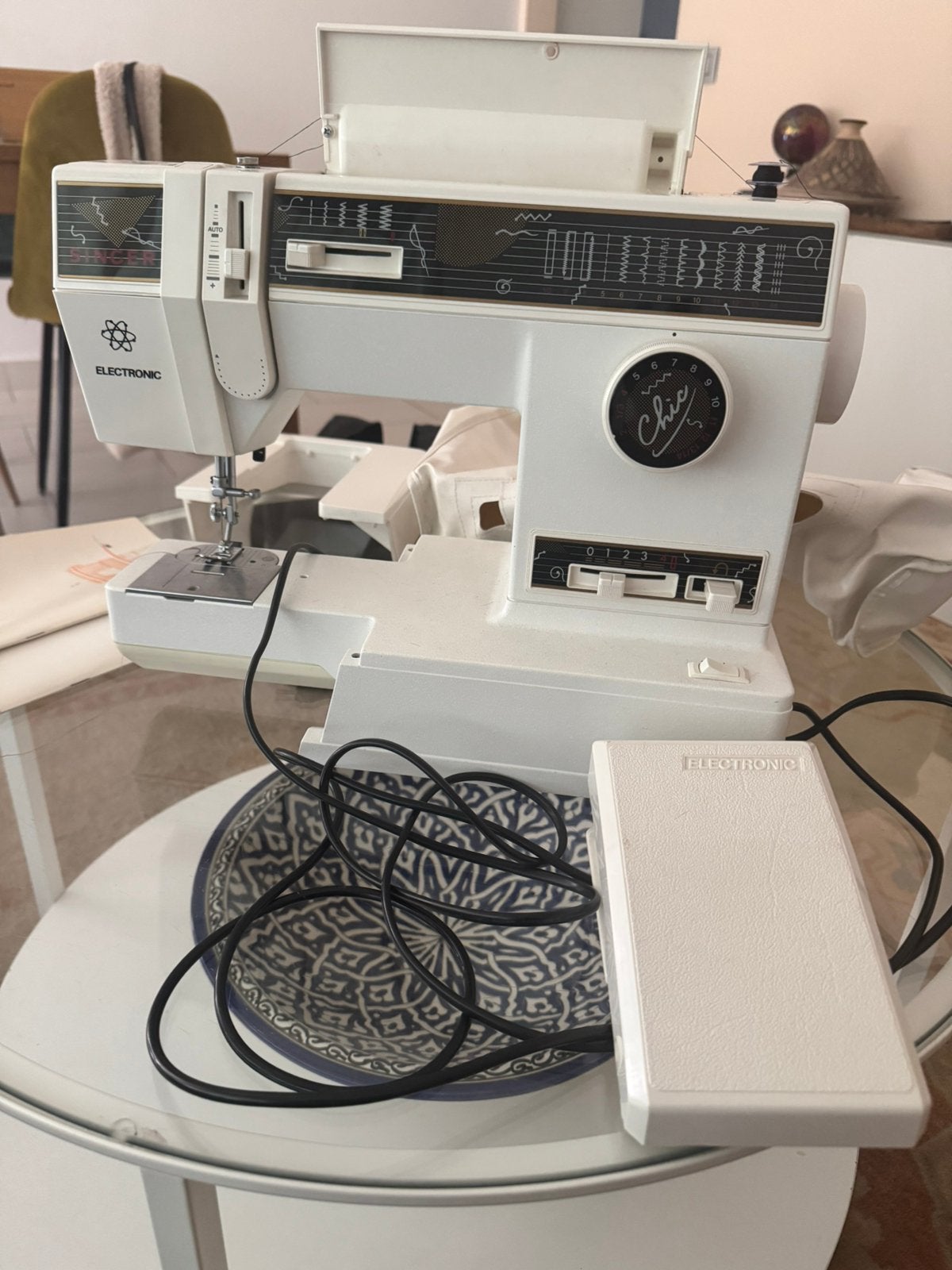 Machine à coudre Singer Chic Electronic Vintage, Hobby & Loisirs créatifs, Machines à coudre & Accessoires, Enlèvement, Comme neuf