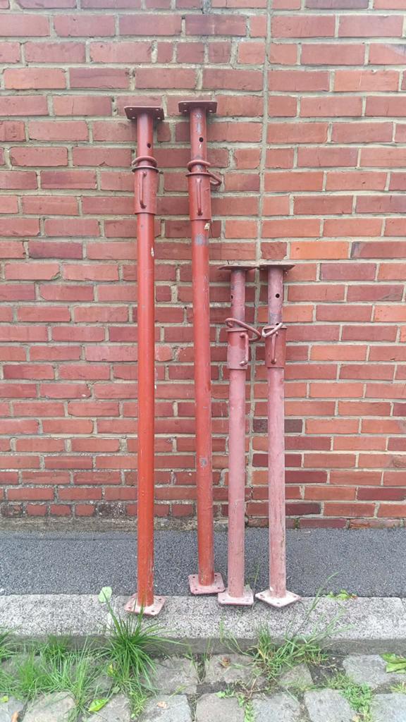 Lot de 4 etancons de macon, Bricolage & Construction, Échafaudages, Enlèvement, Comme neuf