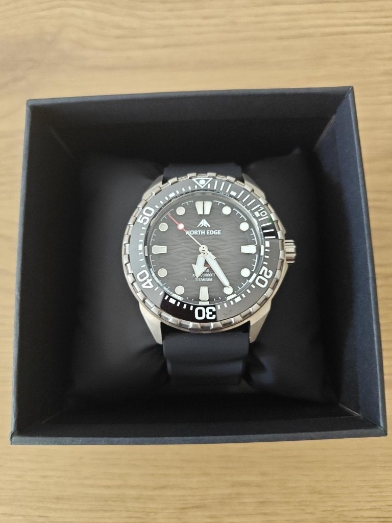Montre de plongée solaire North Edge TRITON-TI en titane 300, Autres marques, Enlèvement ou Envoi, Autres matériaux, Autres matériaux