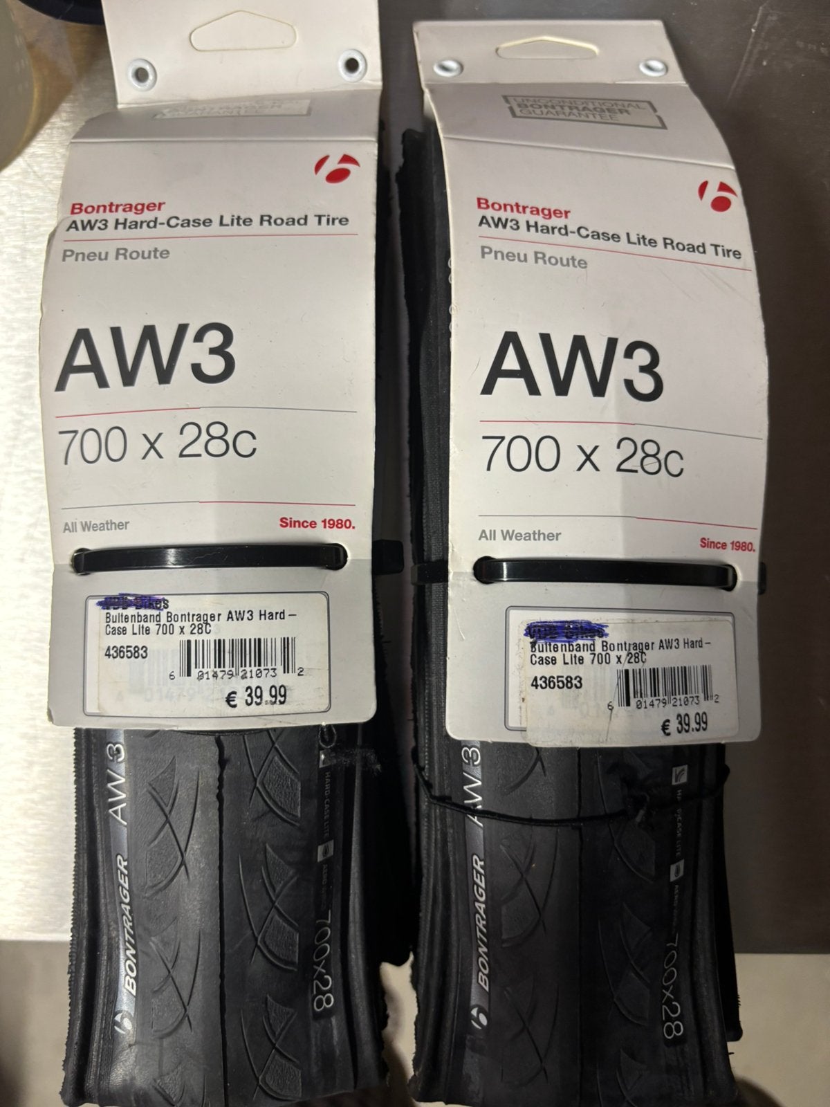 Bontrager AW3 Hard-Case Lite Road Tyres – 700  28c, Fietsen en Brommers, Ophalen of Verzenden, Nieuw, Band