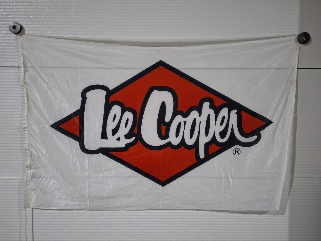 Lee Cooper jeans, drapeau en nylon, 149 x 94 cm, Collections, Enlèvement ou Envoi, Utilisé, Panneau publicitaire