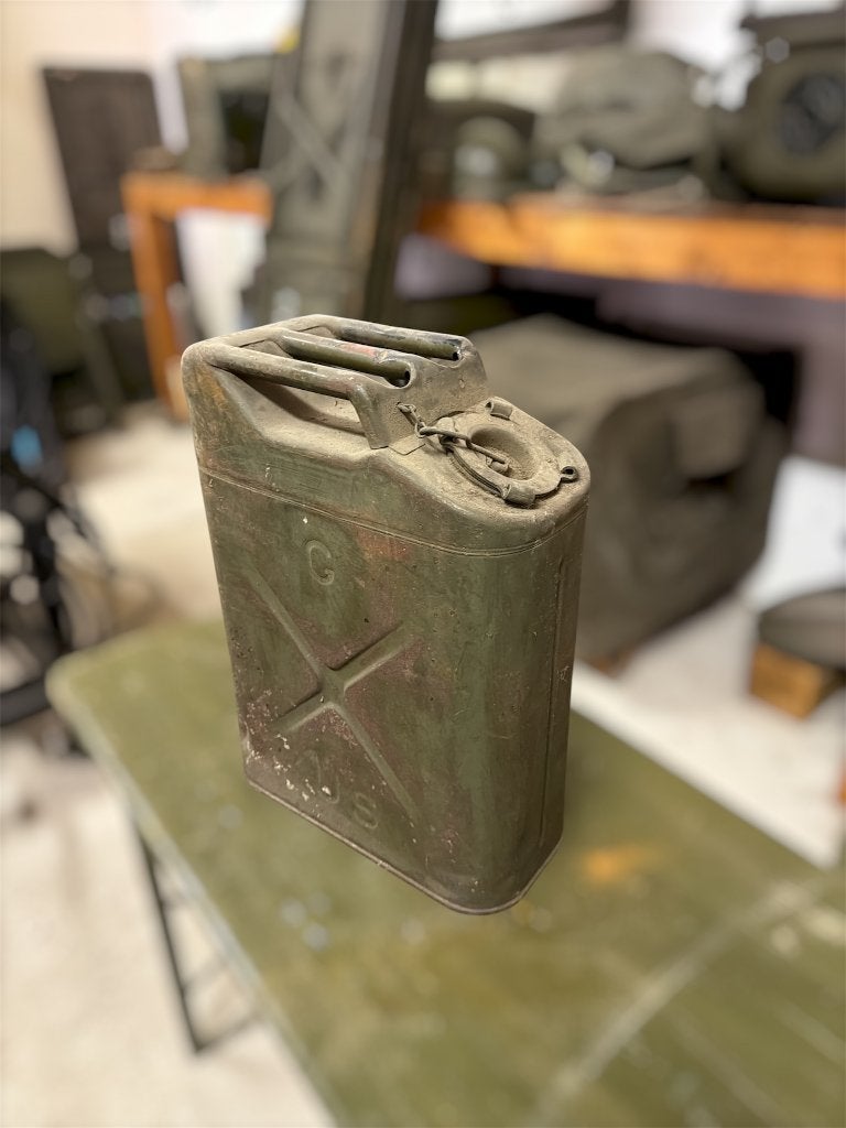 Jerricane  essence  1952, Enlèvement, Armée de terre