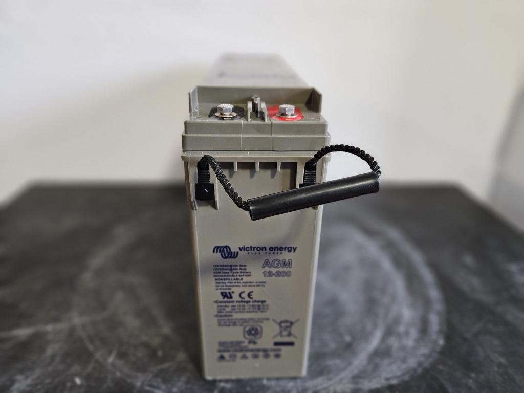 Victron AGM accu 12/200 AH