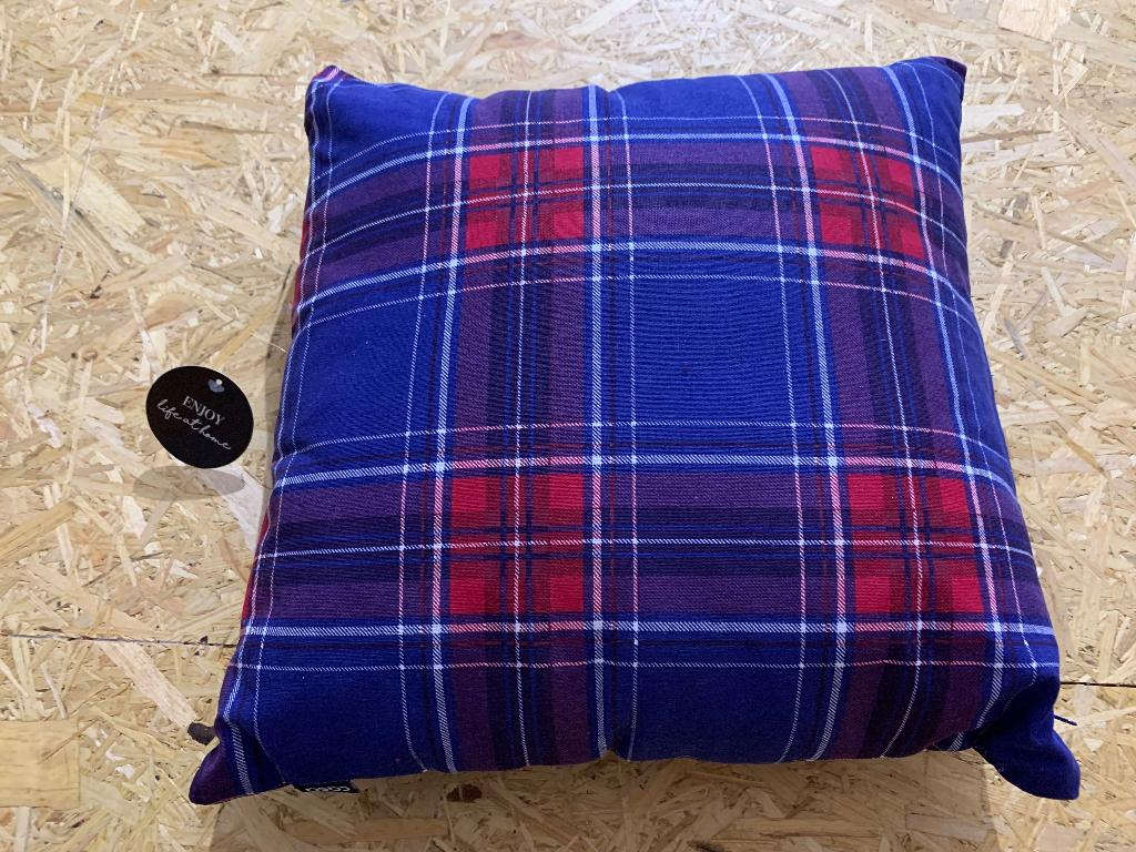 Winkelnieuw  kussen, Huis en Inrichting, Woonaccessoires | Kussens, Ophalen of Verzenden, Nieuw, Blauw, Vierkant