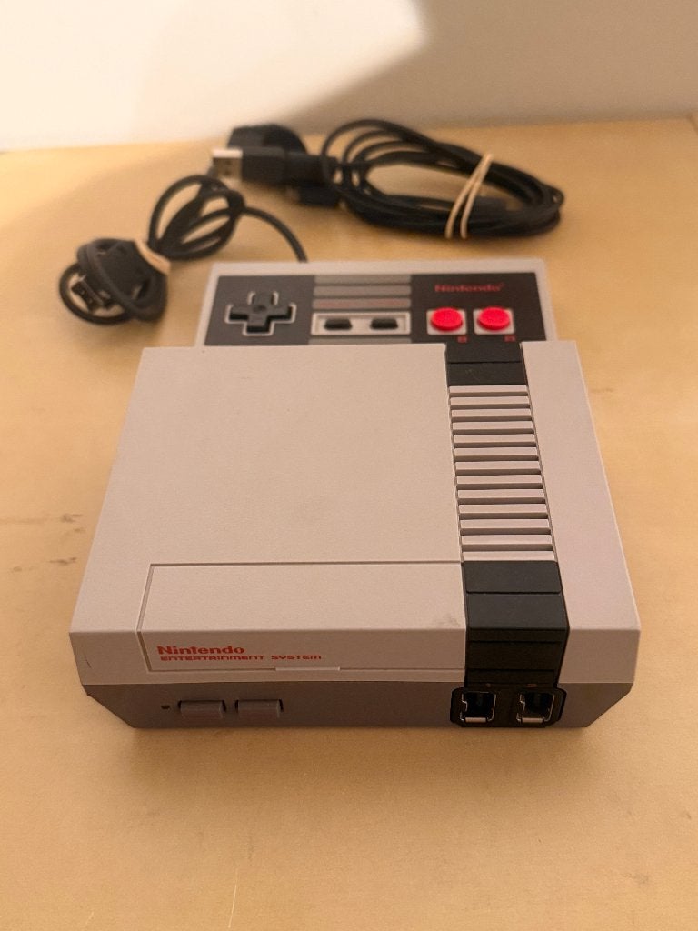 Nintendo NES mini +700 games, Consoles de jeu & Jeux vidéo, Consoles de jeu | Nintendo NES, Enlèvement ou Envoi, Utilisé, Avec 1 manette