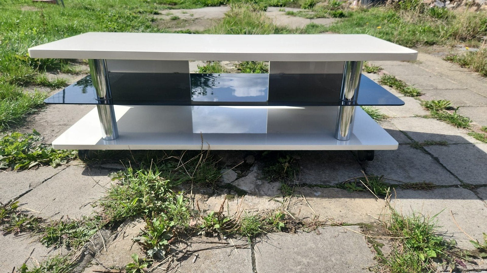 tv kast  met midden stuk van glas met wieltjes, Enlèvement, Verre