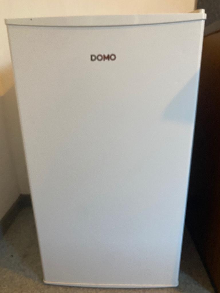 Frigo DOMO  30€, Electroménager, Avec compartiment congélateur, Enlèvement, Utilisé, 45 à 60 cm