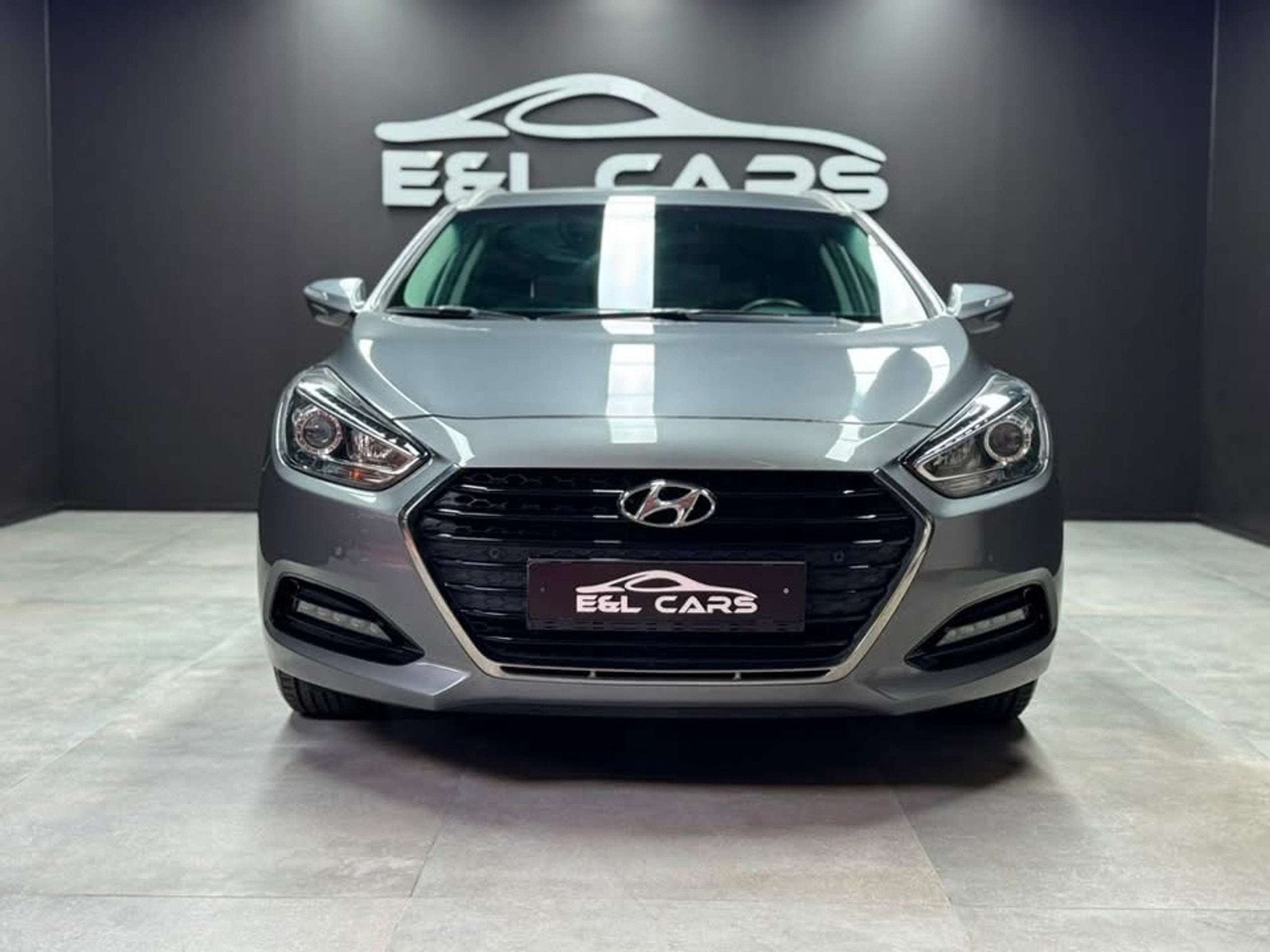 Hyundai i40 i40 SW 1.6 GDi *12 mois de garantie*, Argent ou Gris, Euro 6, Boîte manuelle, Noir