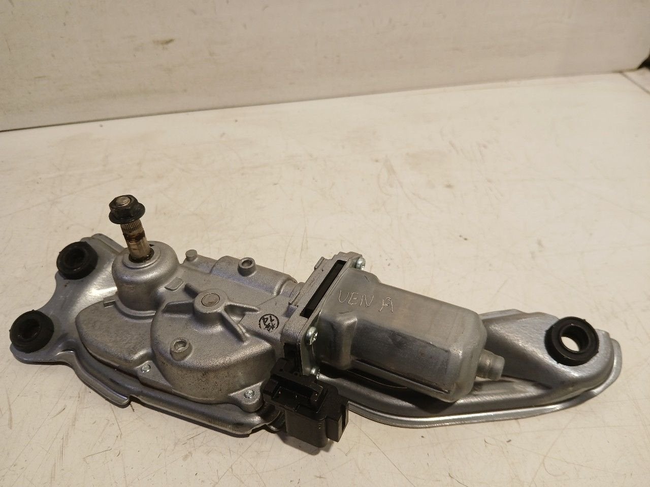Ruitenwissermotor achter Hyundai Nexo, Onderdelen@venauto.nl, Van der Ven Autorecycling B.V., Ettenseweg 76, 4706 PB Roosendaal, The Netherlands