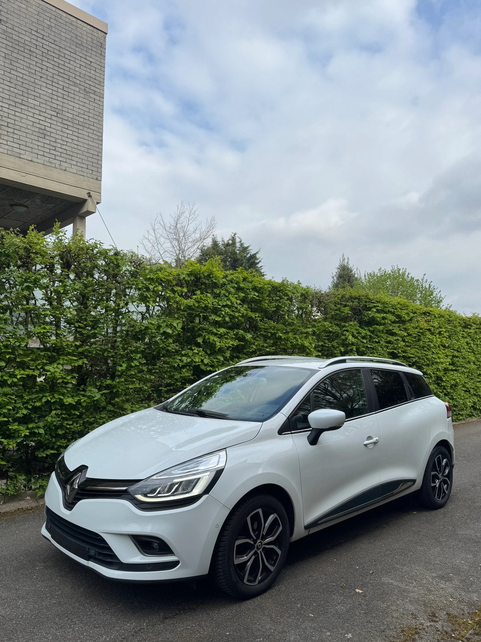 Renault Clio 1.2 benzine met SLECHTS 59.000KM 2017 -GARANTIE, Auto's, Euro 6, Wit, 5 deurs, Onderhoudsboekje