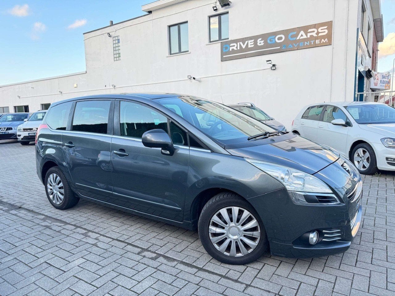 Peugeot 5008 2.0 HDi | 7 PL | Pano | DVD | Navigatie, Achat, 110 kW, Entreprise, 7 places