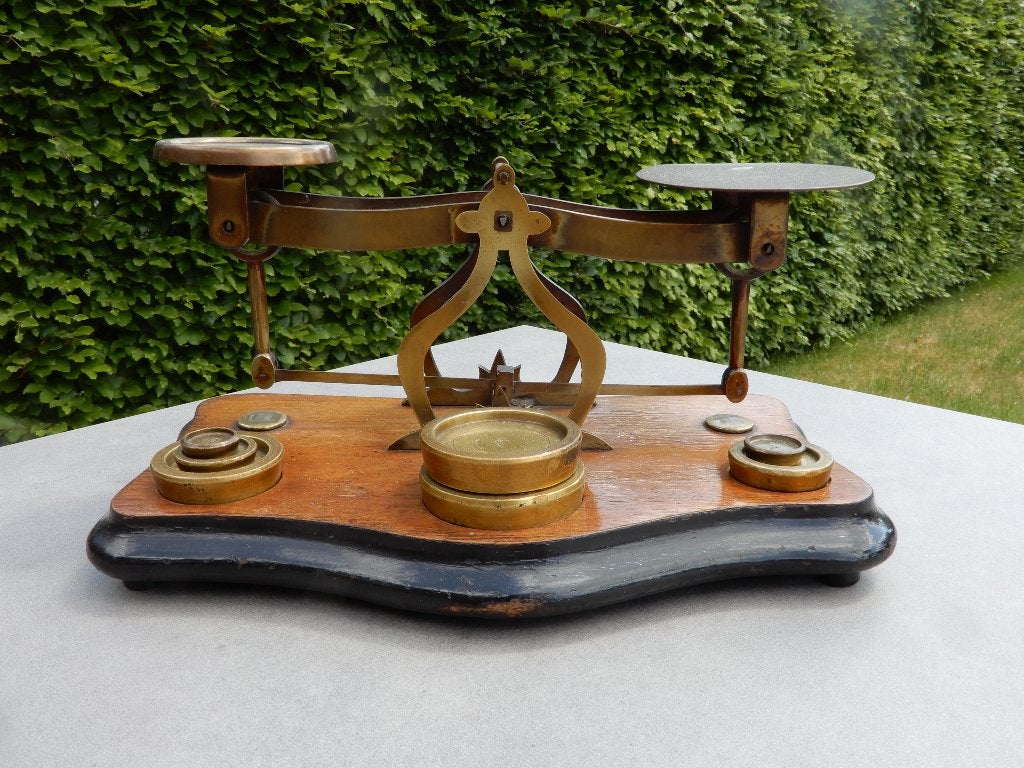 Antieke briefweegschaal, Ophalen