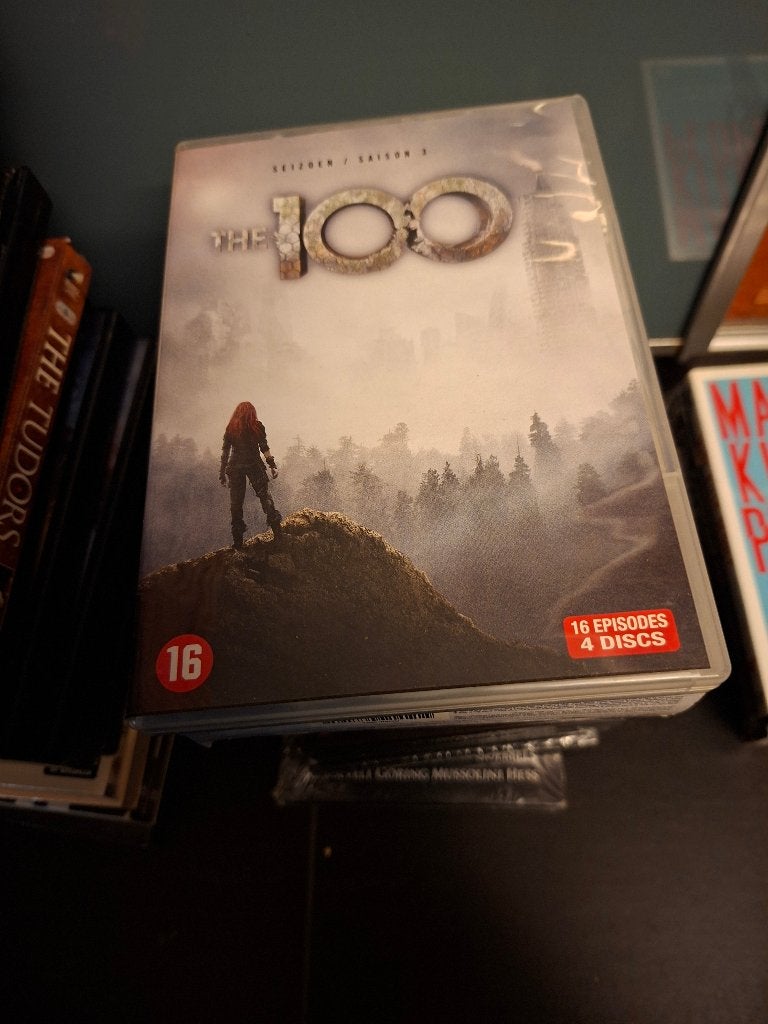 dvd - the 100 - seizoen 3 - 4 discs - doos 3, Cd's en Dvd's, Bonusmateriaal, Vanaf 16 jaar, Engels, Science Fiction en Fantasy
