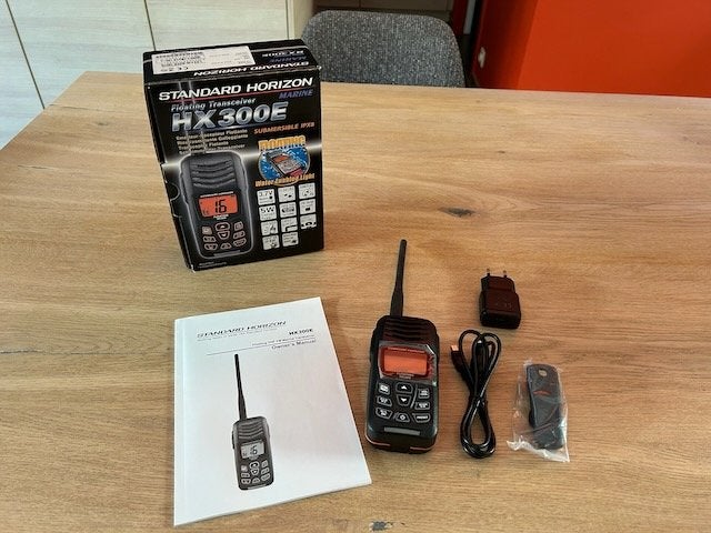 VHF Portable Marine STANDARD HORIZON HX 300E NEUF, Enlèvement, Neuf, Radio