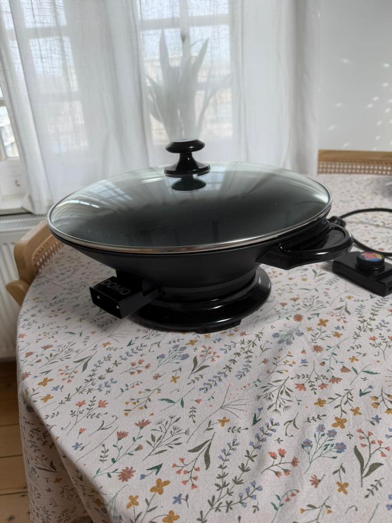 DOMO Elektrische wok 4L met bijhorende artikels, Ophalen, Wok
