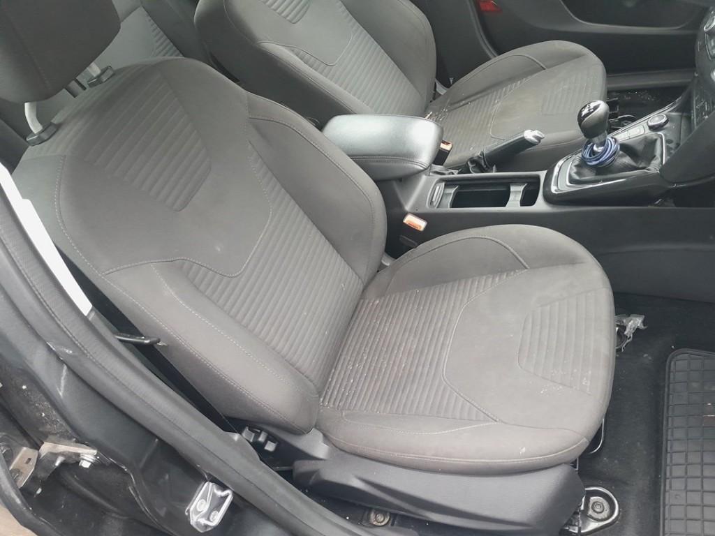 STOEL RECHTS VOOR Ford Focus 3 Wagon (01-2010/05-2018), Gebruikt, Ford
