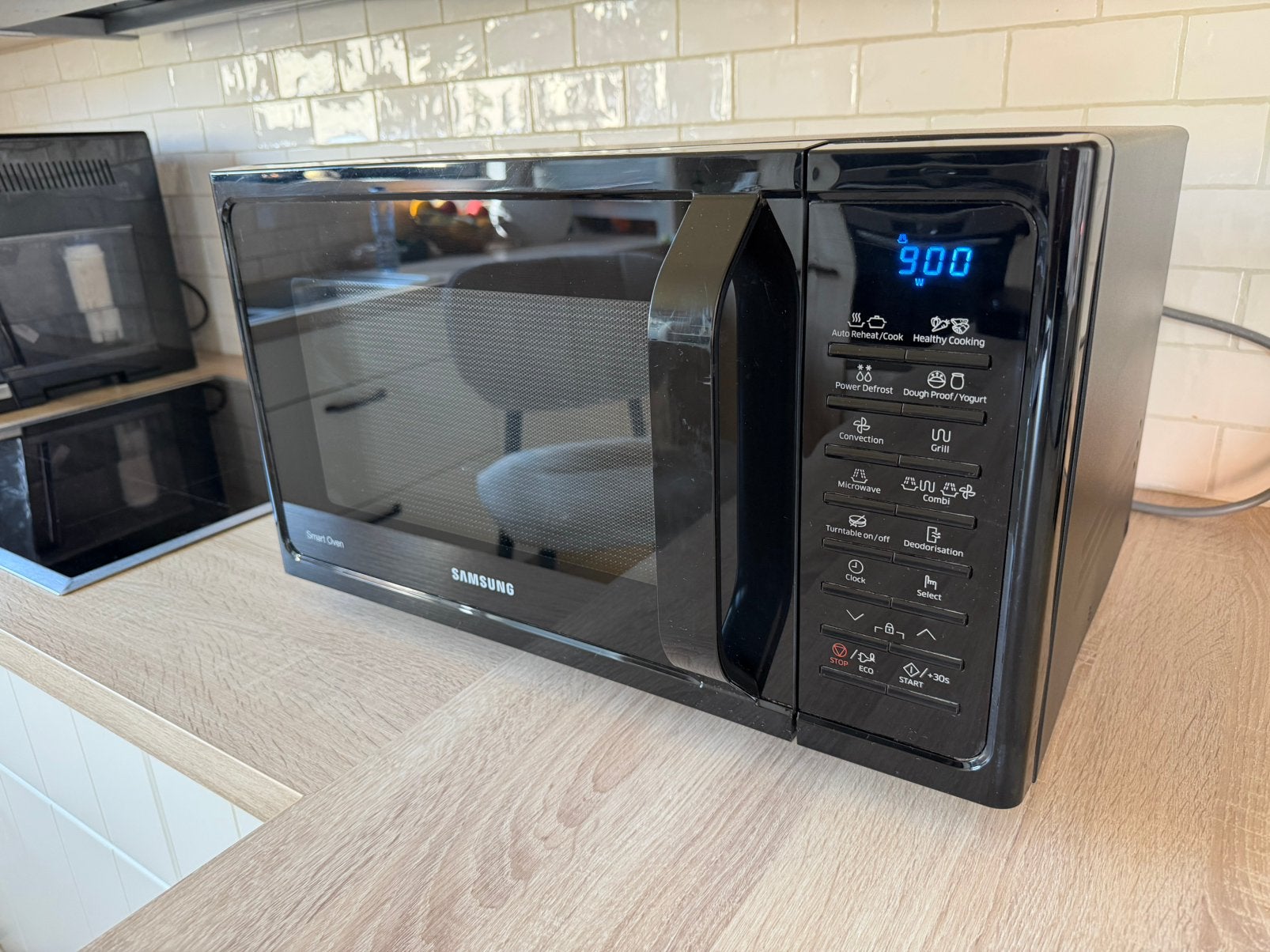 Combi-microglfoven 900W hetelucht + grill, Ophalen, Gebruikt, Draaiplateau, Vrijstaand