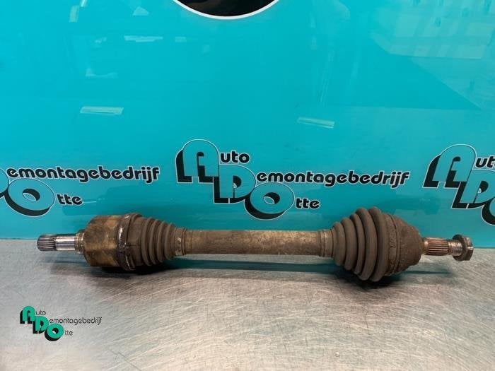 Aandrijfas links-voor van een Peugeot Partner (Partner 08-), Auto-onderdelen, Remmen en Aandrijving, Peugeot, Gebruikt, 3 maanden garantie