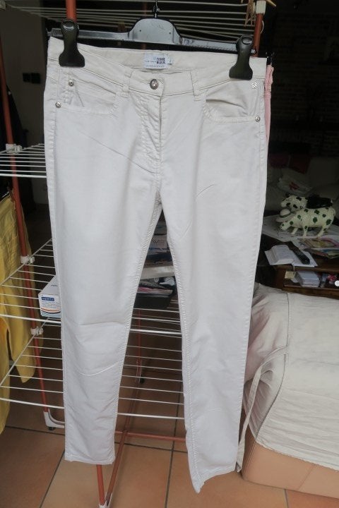 Broek Off-white slim fit Terre Bleue mt 38, Vêtements | Femmes, Culottes & Pantalons, Comme neuf, Taille 38/40 (M), Blanc, Longs