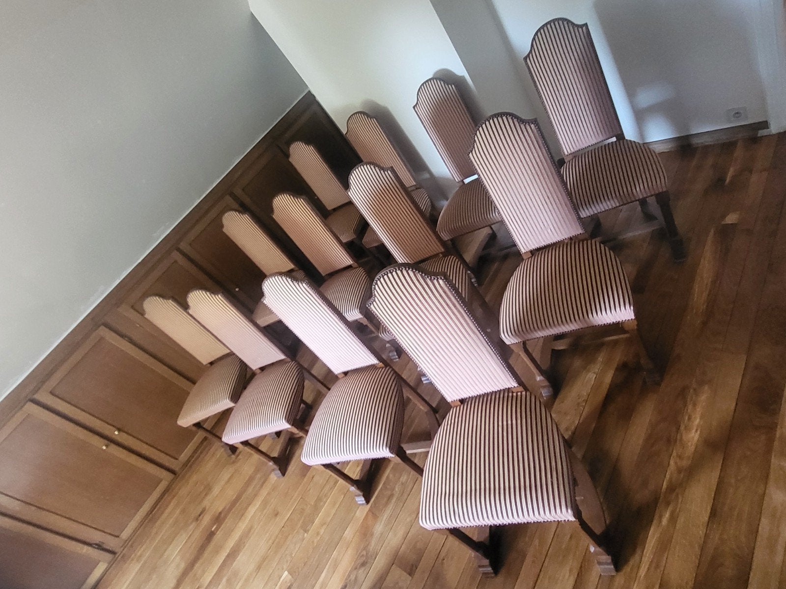 Ensemble de 12 chaises anciennes — Style Henri II/Néo-Renais, Rouge, Henri II / neorenaissancestijl, Bois, Enlèvement