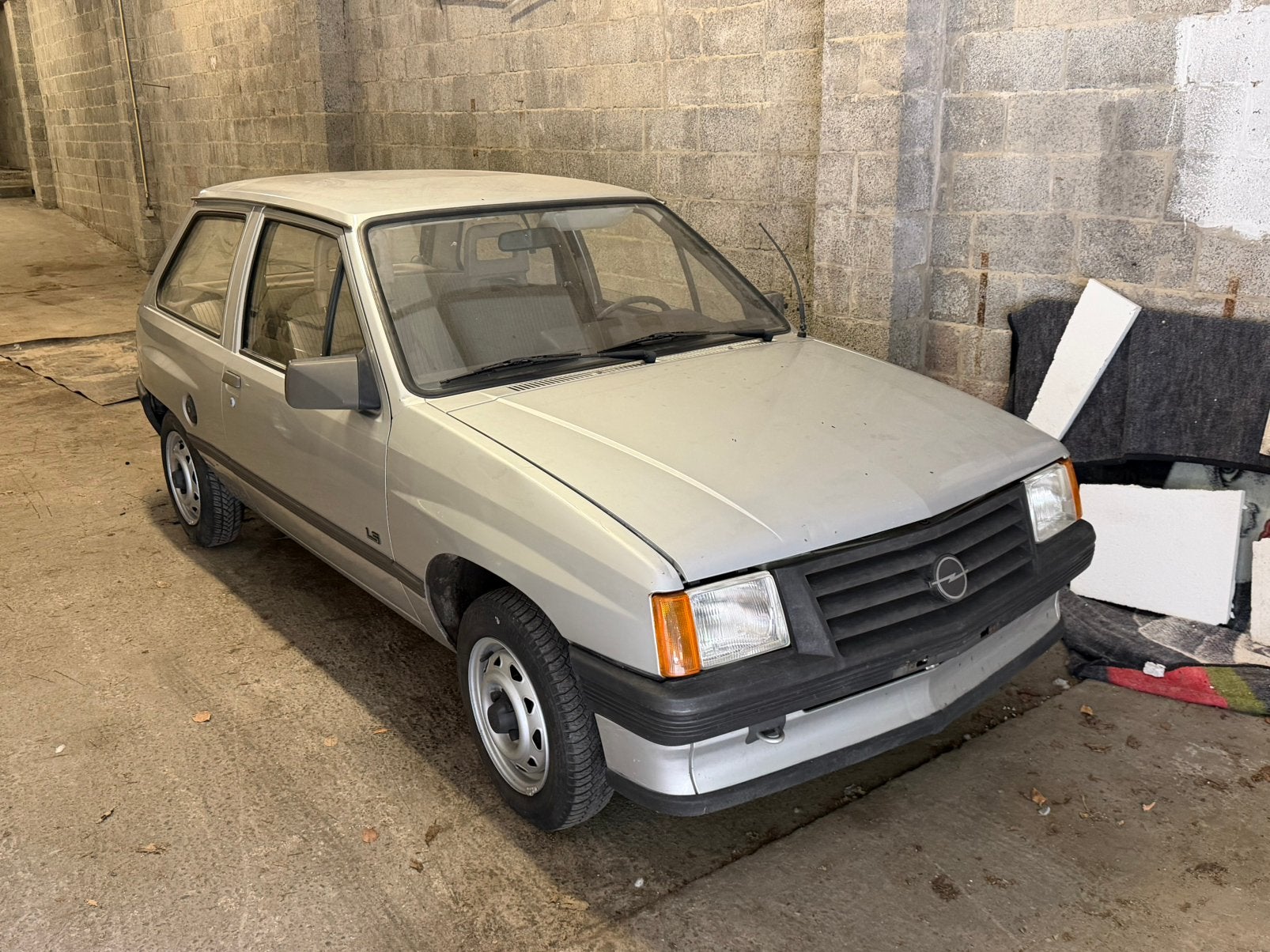 Opel Corsa A, 4 cilinders, Bruin, Handgeschakeld, Particulier