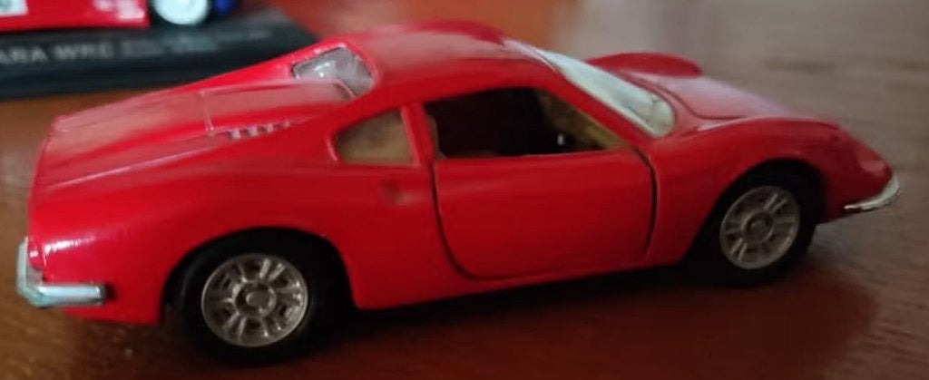 MAISTO FERRARI DINO 246 GT Ech 1/36, Enlèvement ou Envoi, Comme neuf