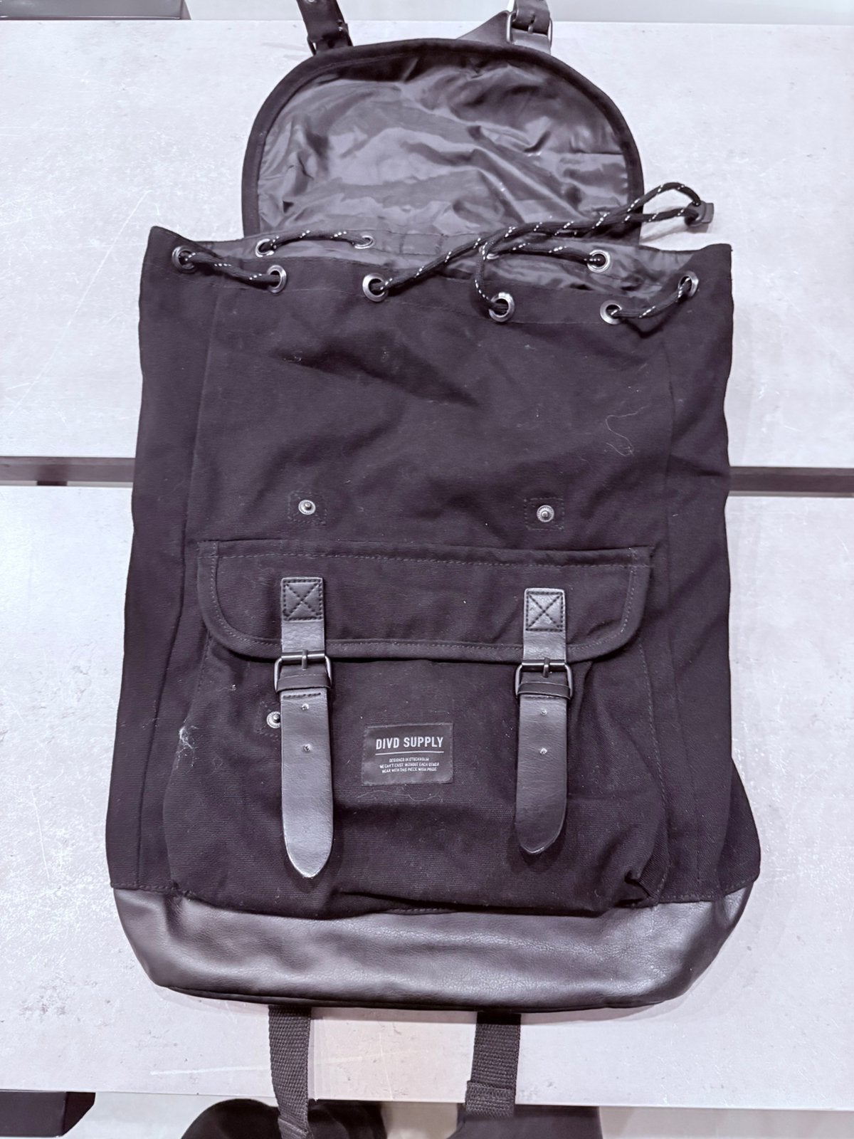 Sac à dos noir, Enlèvement ou Envoi, Comme neuf