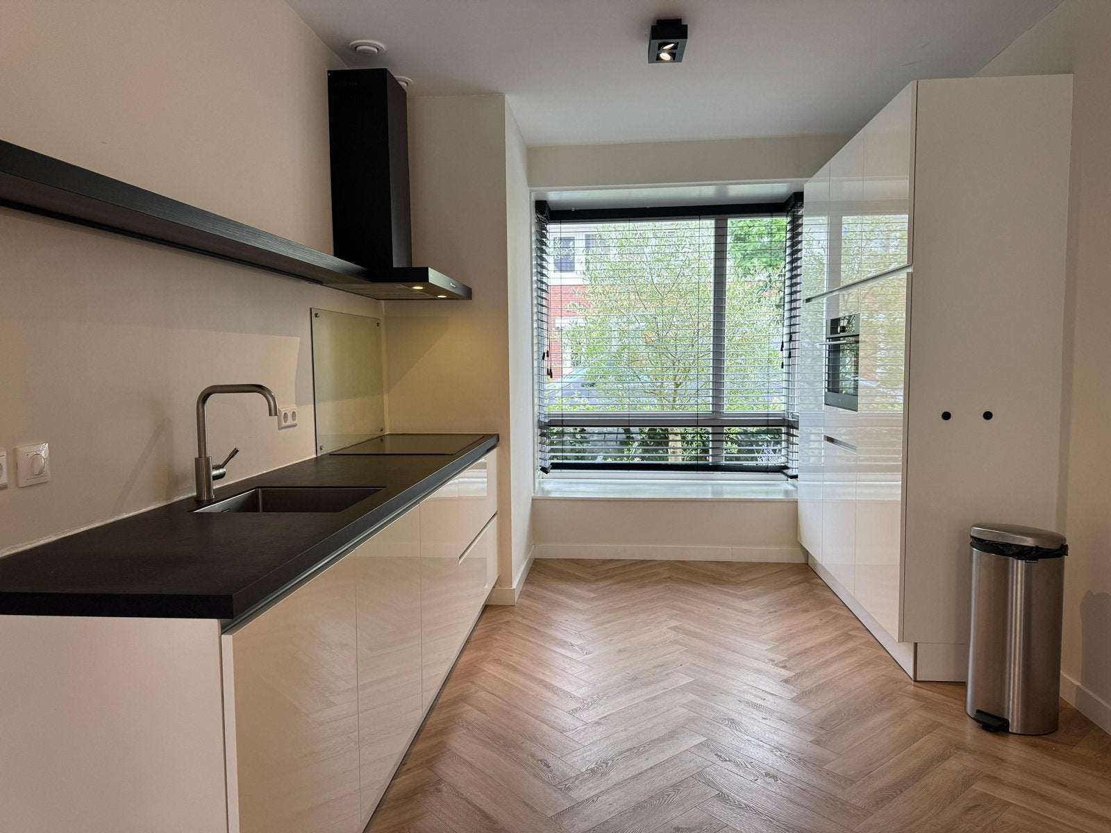 Nette Rechte Keuken Hoogglans + Apparatuur + GEDEMONTEERD, Huis en Inrichting, Keuken | Complete keukens, Wit, Greeploos, Ophalen of Verzenden