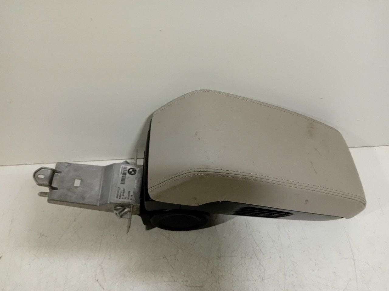 Middenconsole BMW i3, Onderdelen@venauto.nl, Van der Ven Autorecycling B.V., Ettenseweg 76, 4706 PB Roosendaal, The Netherlands