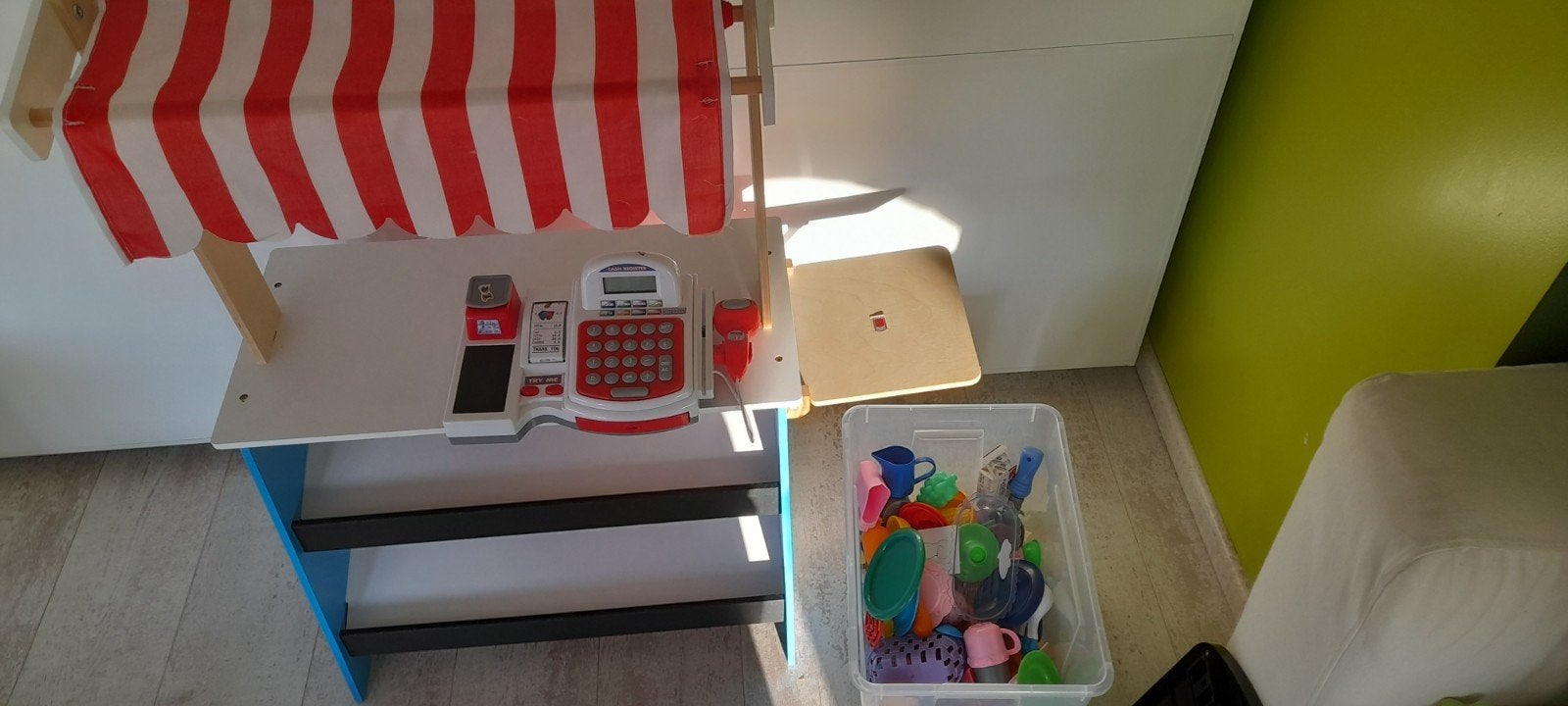 Houten winkeltje/poppenkast met kassa & winkelinhoud, Ophalen